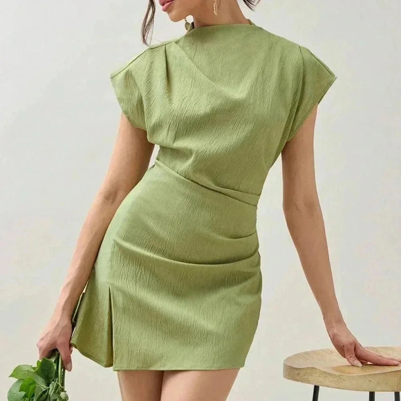 Green Elegant Women's Plain Blouse - Picture 4 of 6